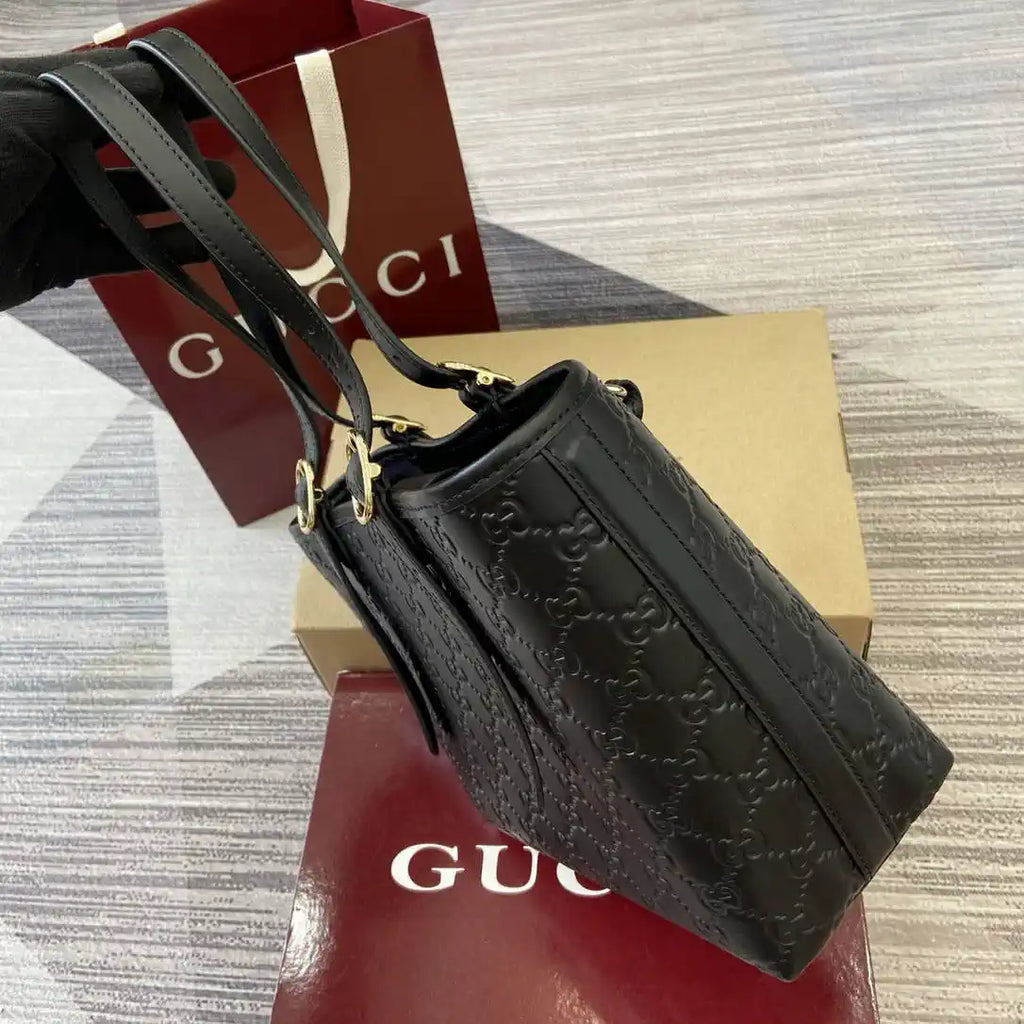 Gucci 847456 GG Emblem medium tote bag Black