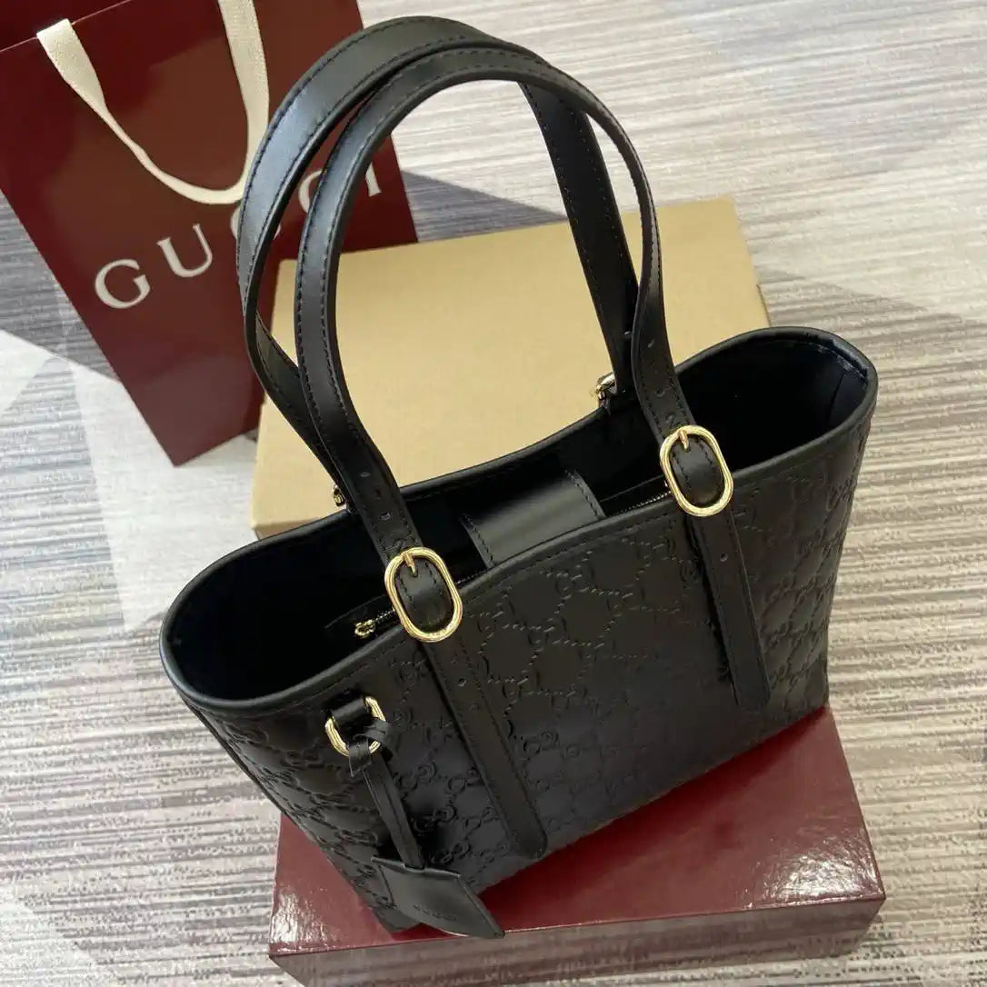 Gucci 847456 GG Emblem medium tote bag Black