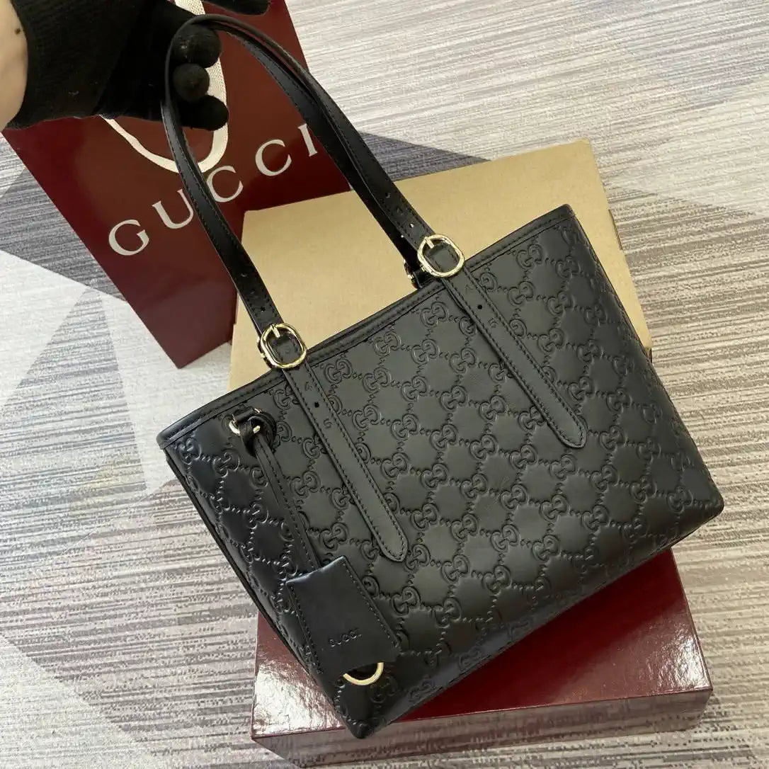 Gucci 847456 GG Emblem medium tote bag Black