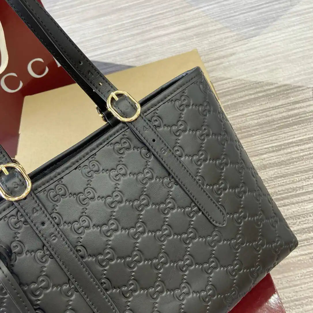Gucci 847456 GG Emblem medium tote bag Black
