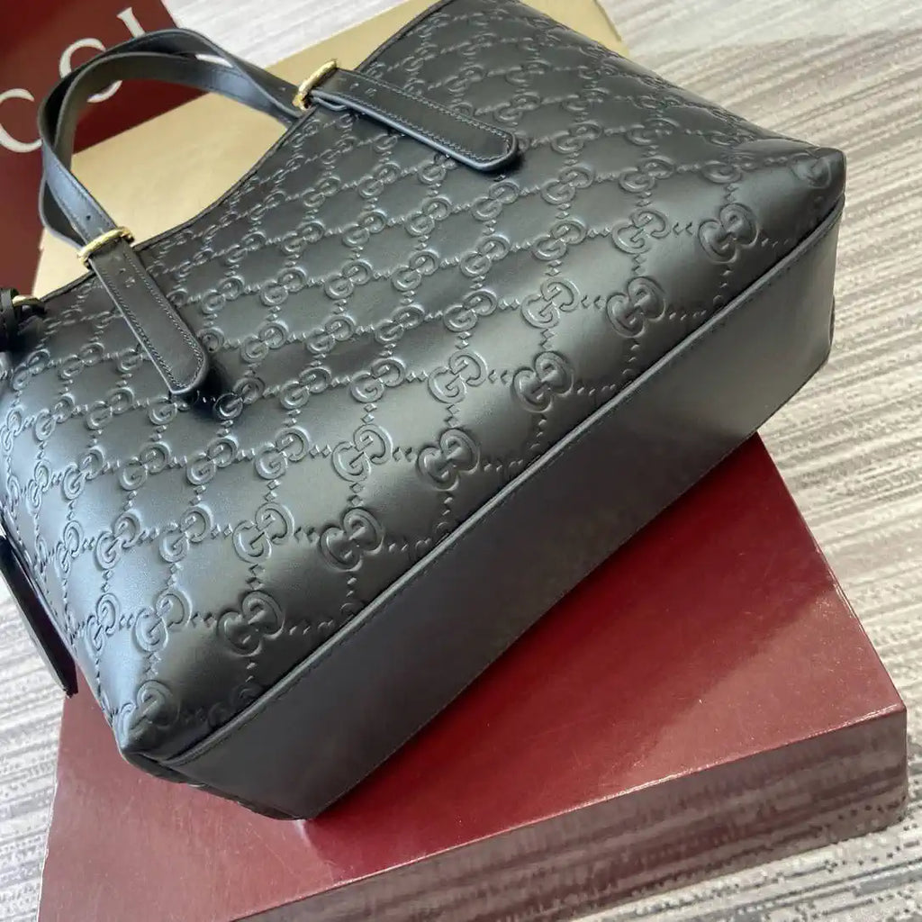 Gucci 847456 GG Emblem medium tote bag Black