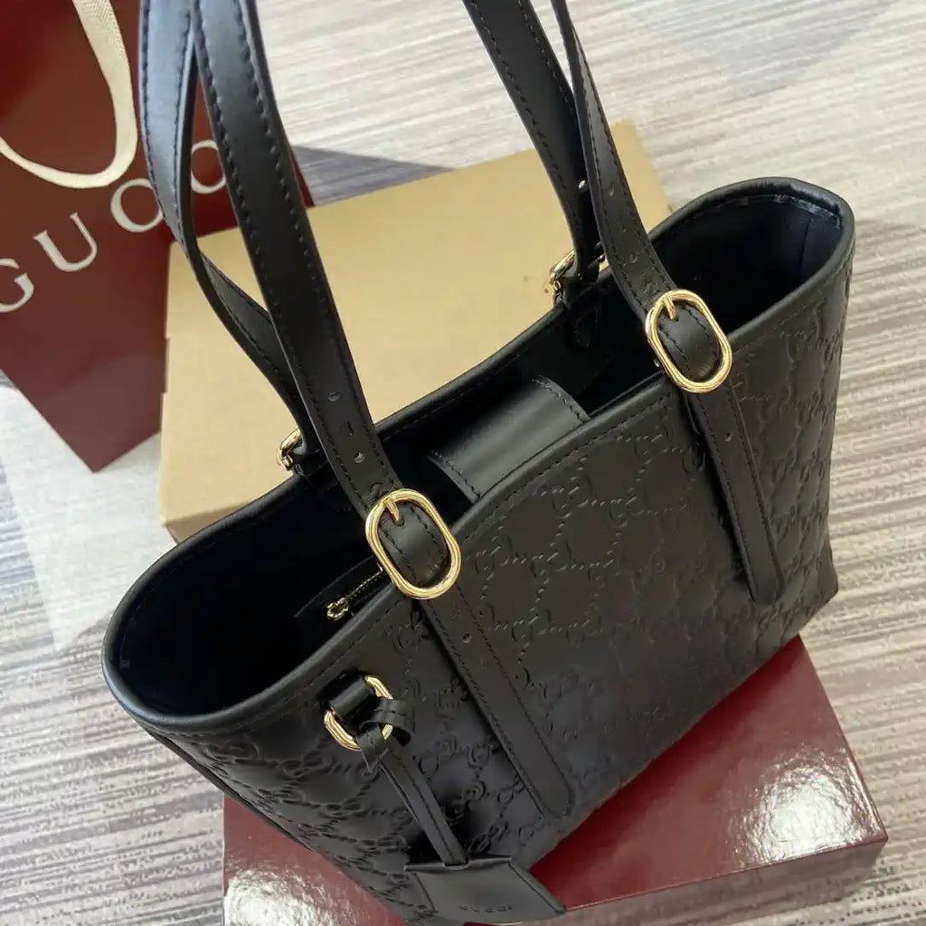 Gucci 847456 GG Emblem medium tote bag Black