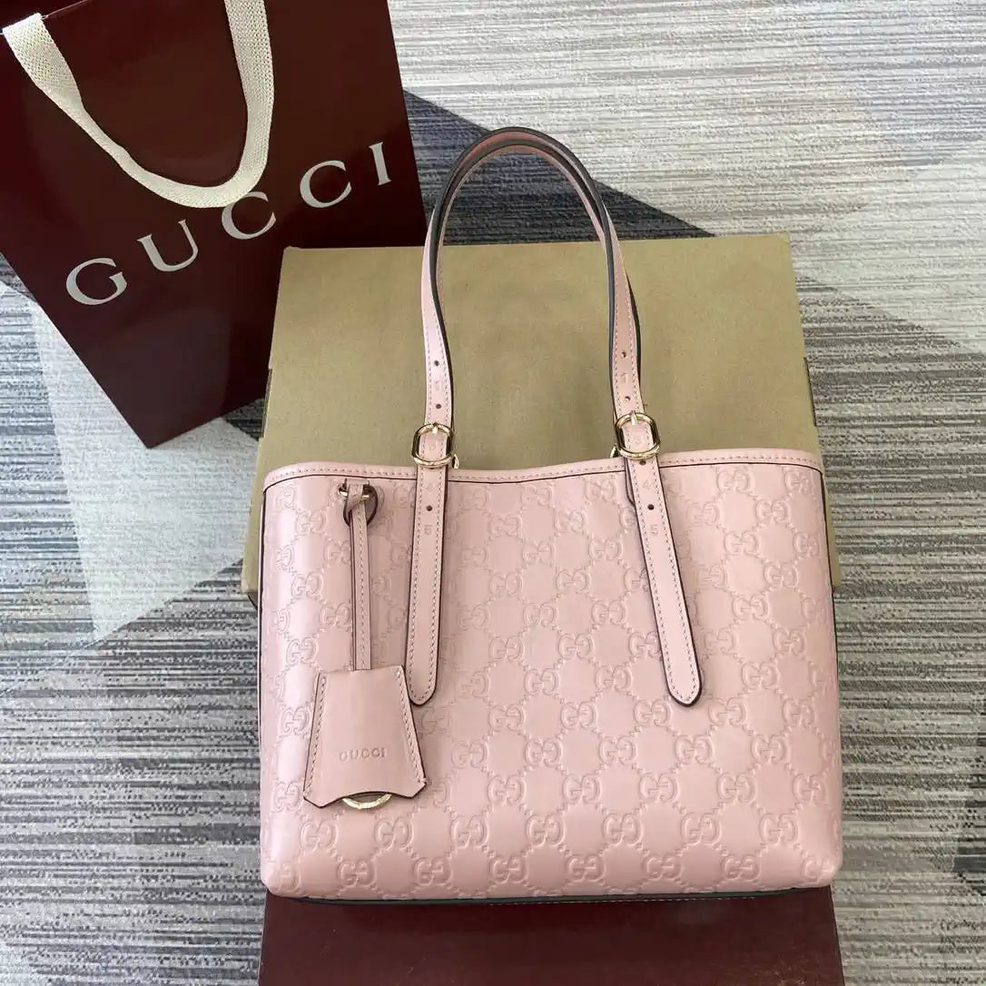 Gucci 847456 GG Emblem medium tote bag Pink