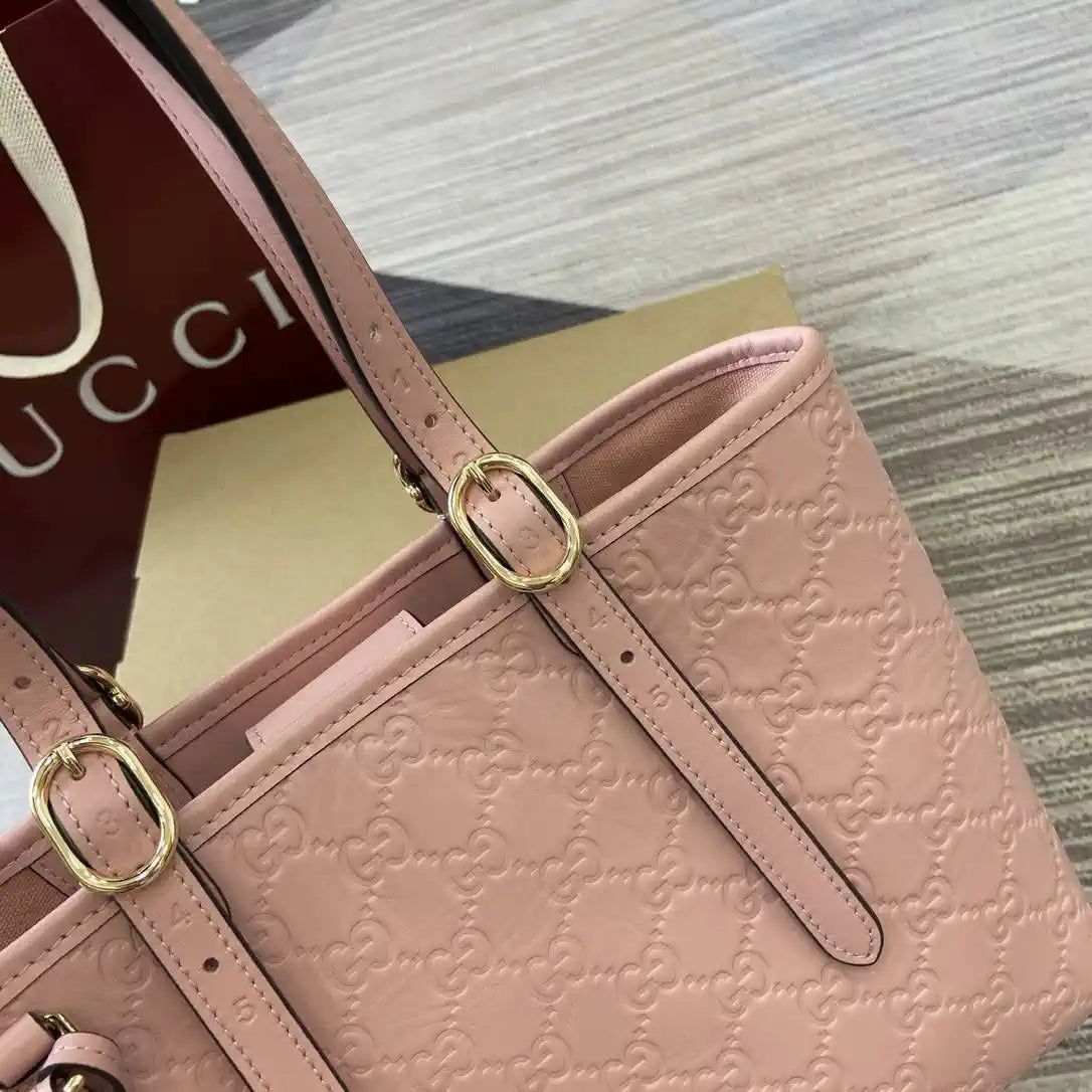 Gucci 847456 GG Emblem medium tote bag Pink
