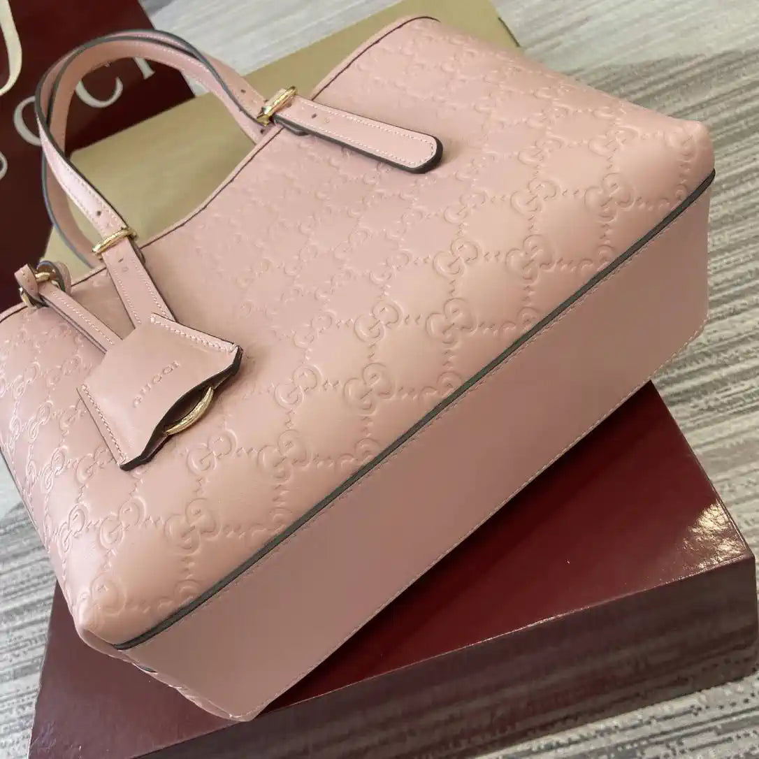 Gucci 847456 GG Emblem medium tote bag Pink