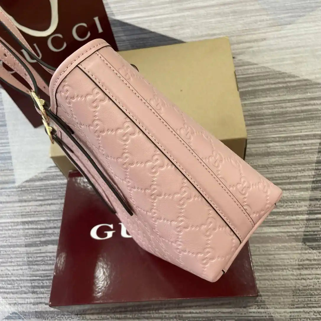 Gucci 847456 GG Emblem medium tote bag Pink