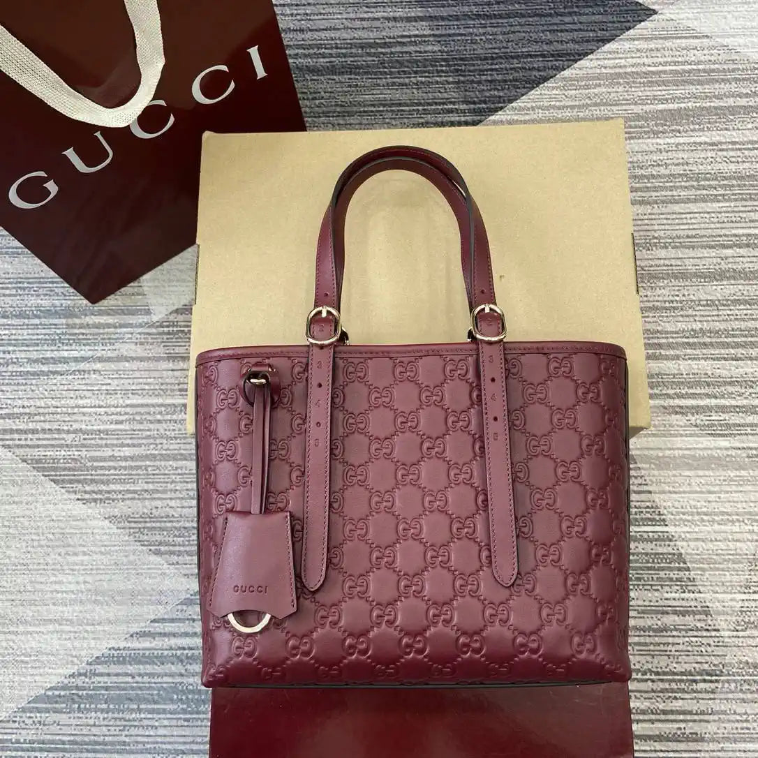 Gucci 847456 GG Emblem medium tote bag Red