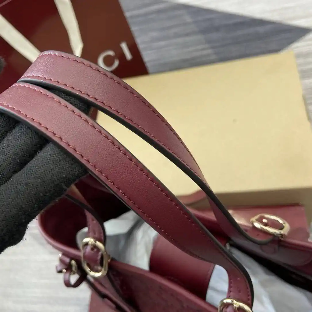 Gucci 847456 GG Emblem medium tote bag Red