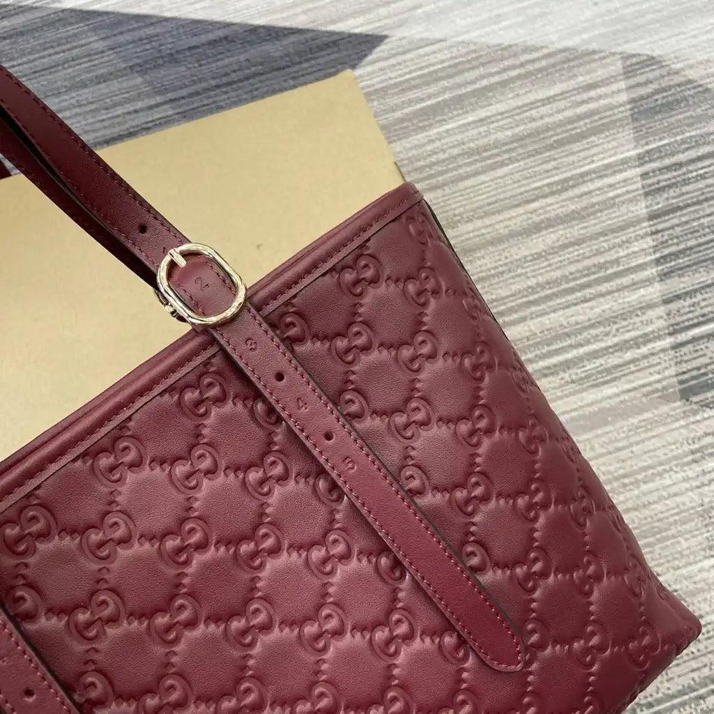 Gucci 847456 GG Emblem medium tote bag Red