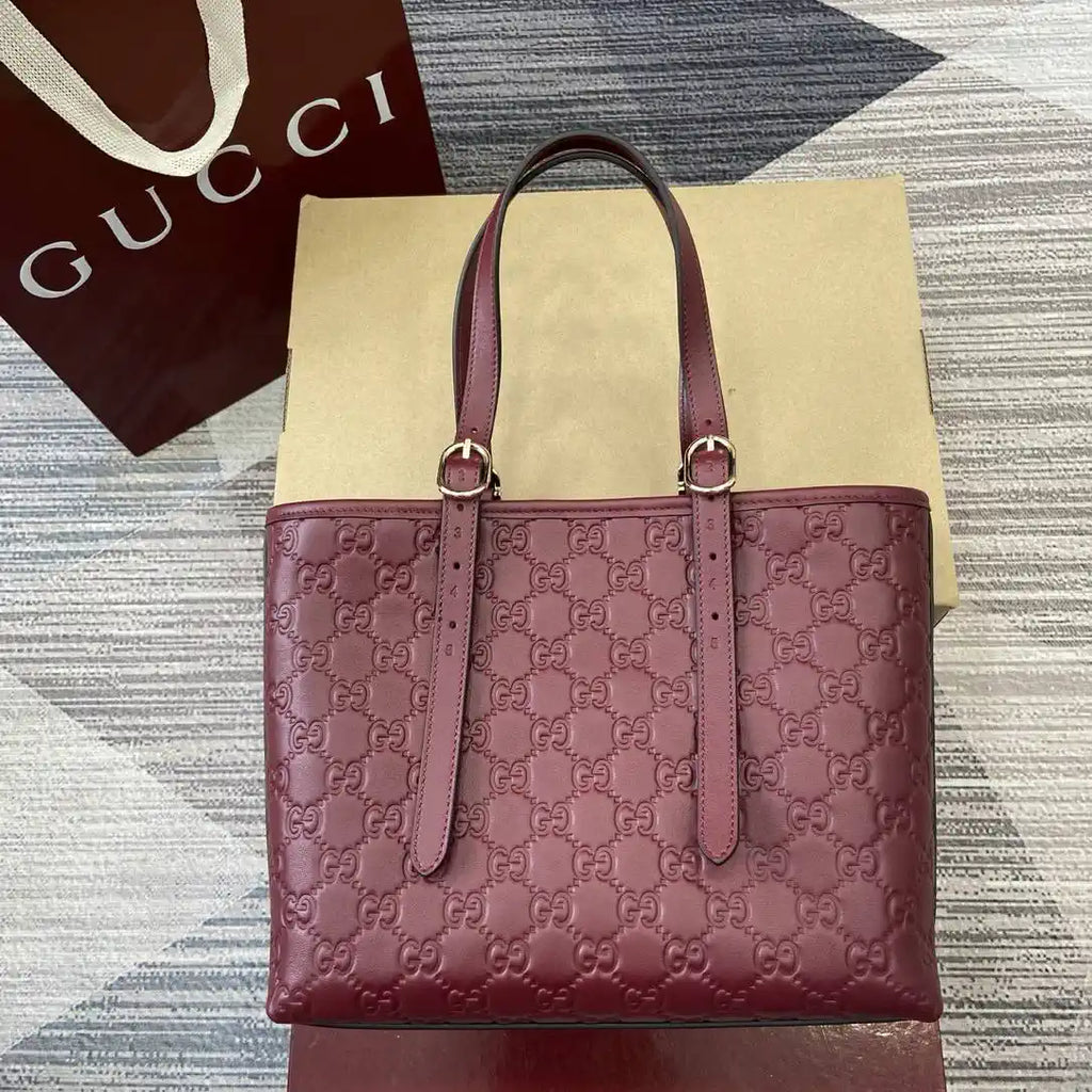 Gucci 847456 GG Emblem medium tote bag Red