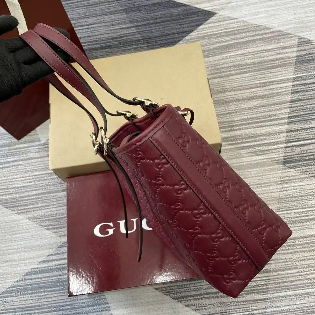 Gucci 847456 GG Emblem medium tote bag Red