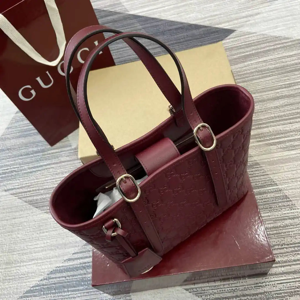 Gucci 847456 GG Emblem medium tote bag Red