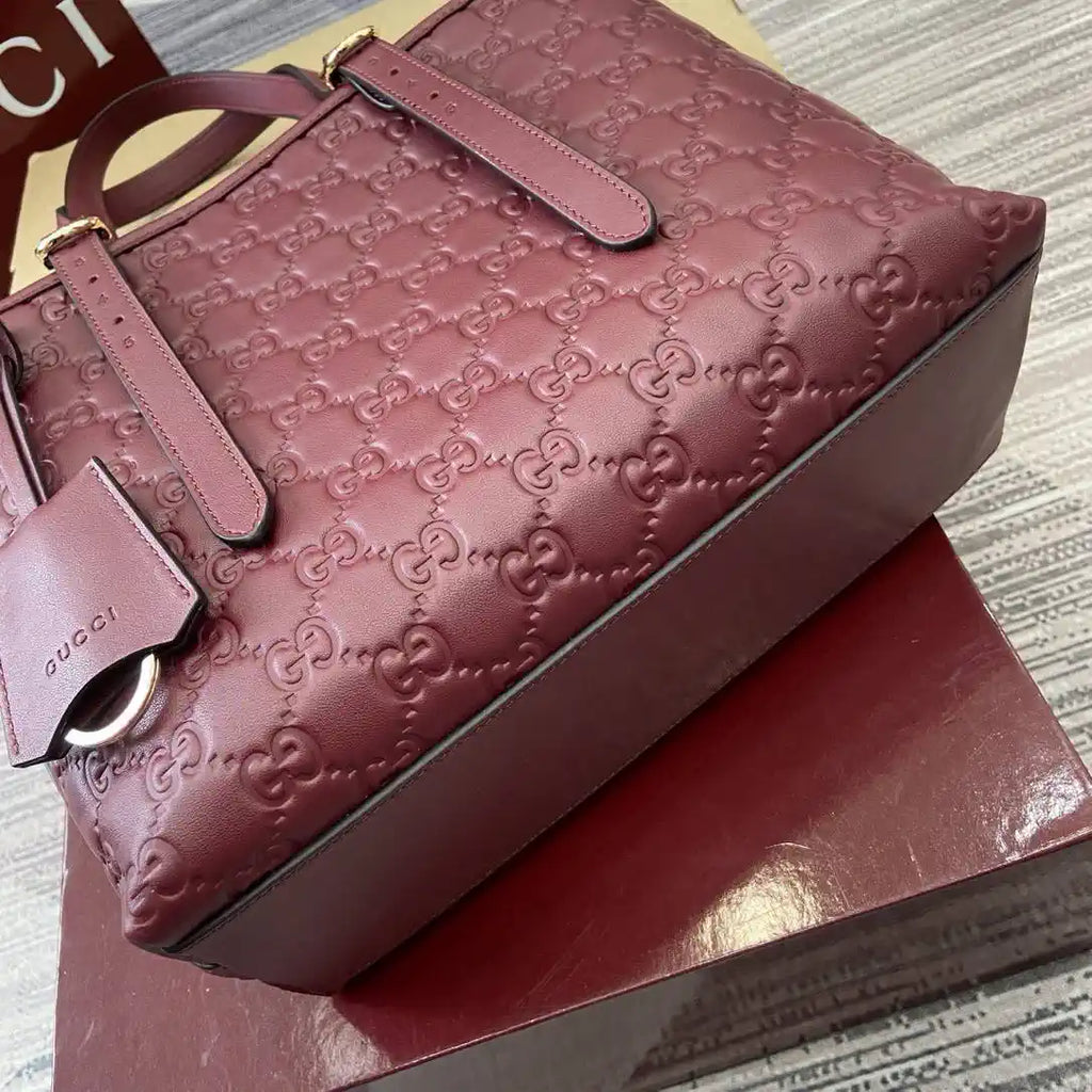 Gucci 847456 GG Emblem medium tote bag Red