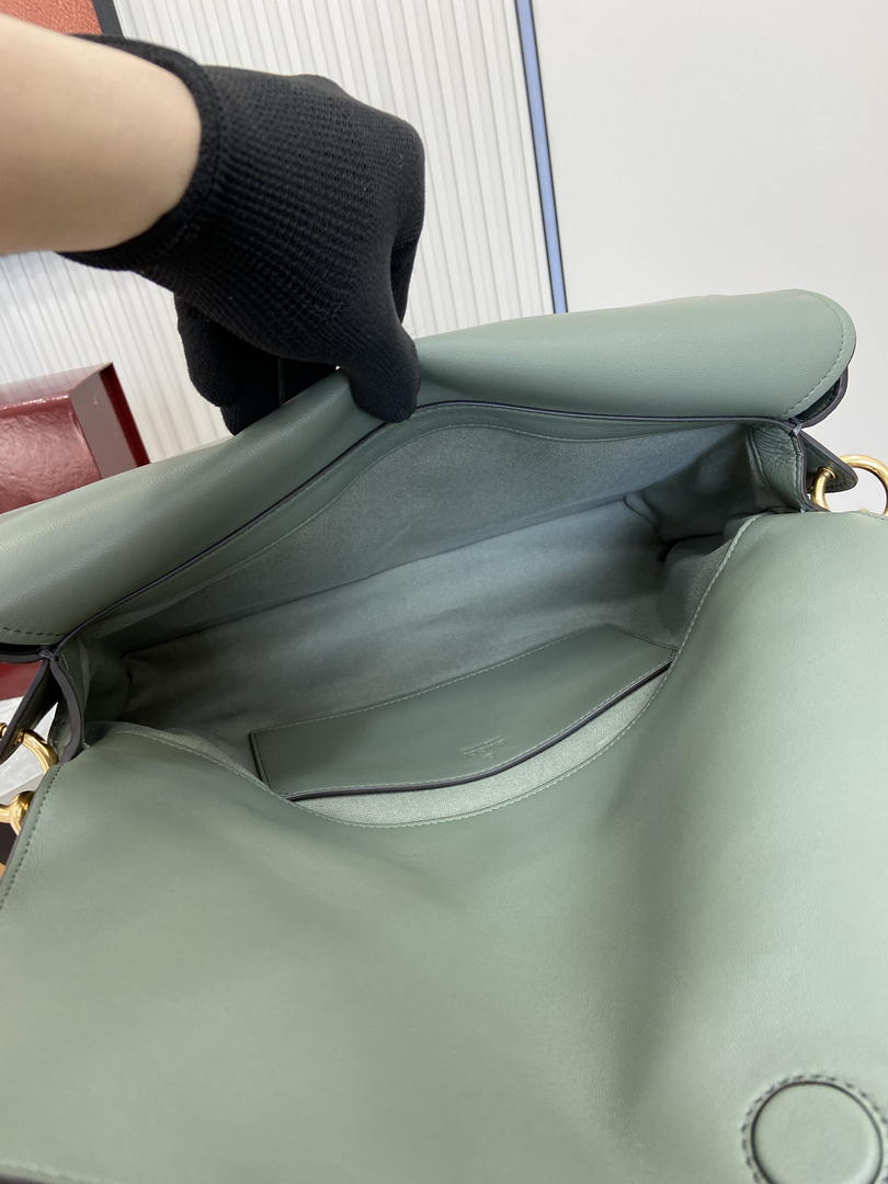 Gucci 857362 Large Shoulder With Chain Bag Leather Green GG - Default Title - View 8
