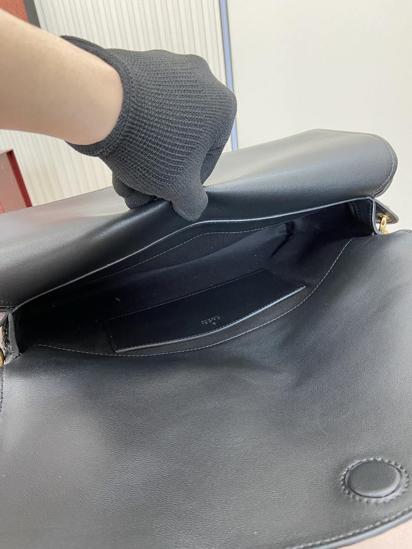 Gucci 857362 Large Shoulder With Chain Bag Leather Black GG