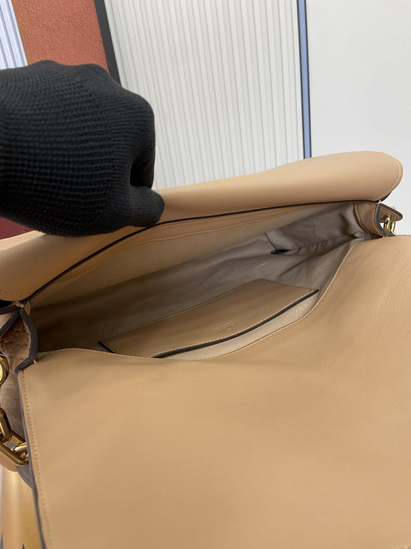 Gucci 857362 Large Shoulder With Chain Bag Leather Tan GG