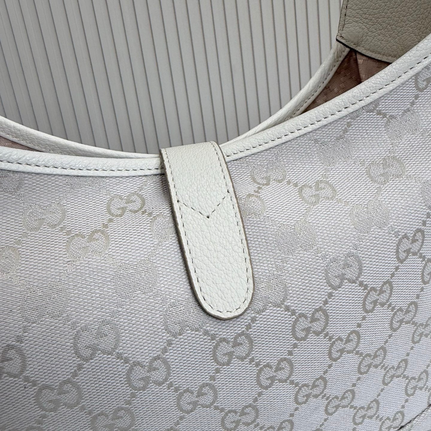 Gucci 863137 Jackie Slim Medium Shoulder Bag Ivory GG canvas