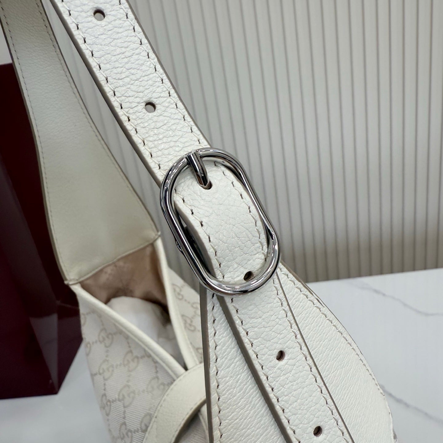 Gucci 863137 Jackie Slim Medium Shoulder Bag Ivory GG canvas