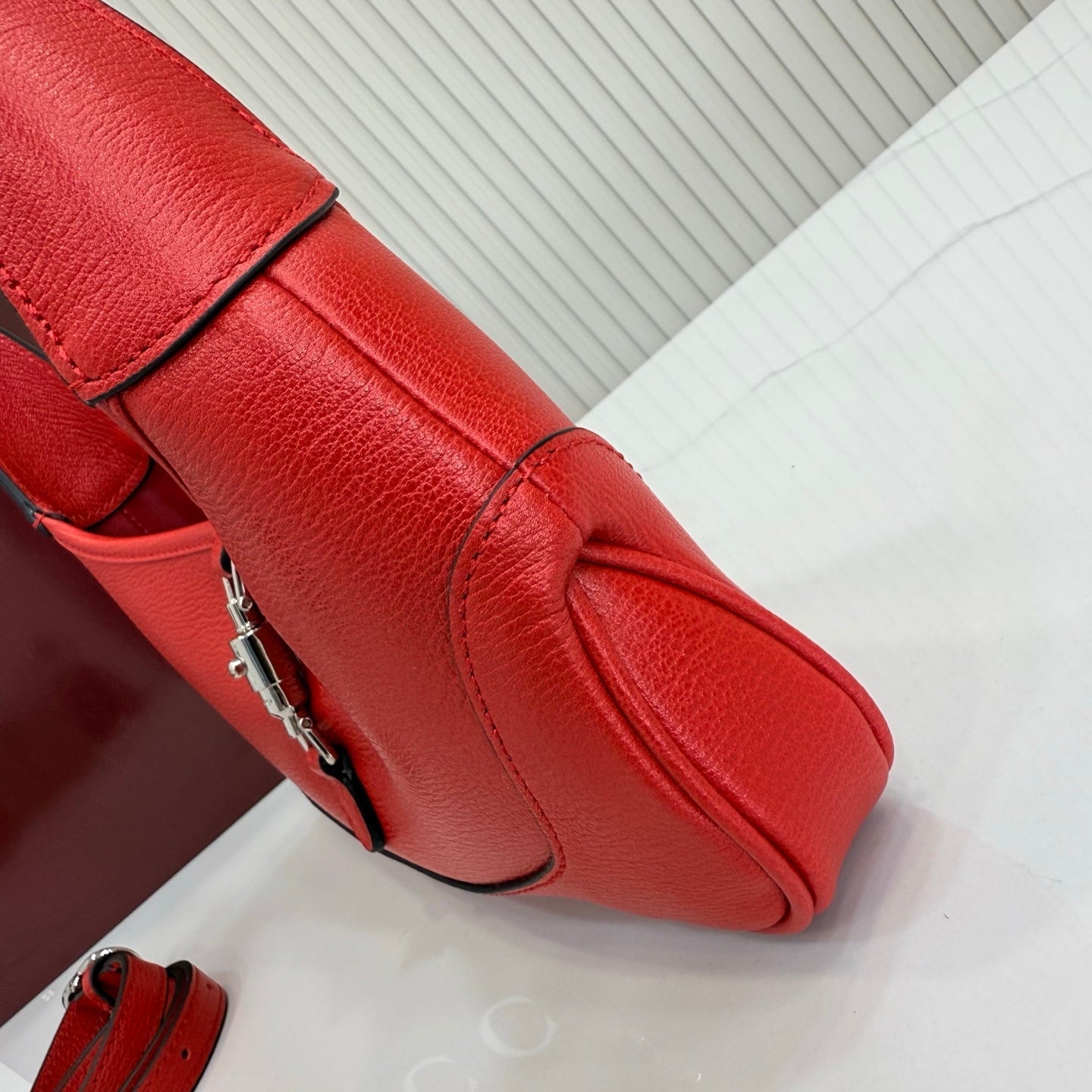 Gucci 863137 Jackie Slim Medium Shoulder Bag Red