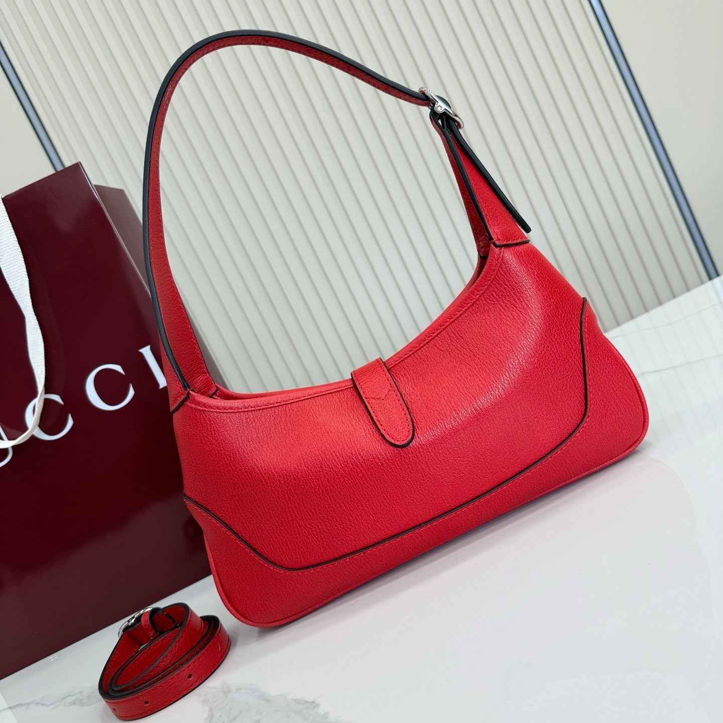 Gucci 863137 Jackie Slim Medium Shoulder Bag Red