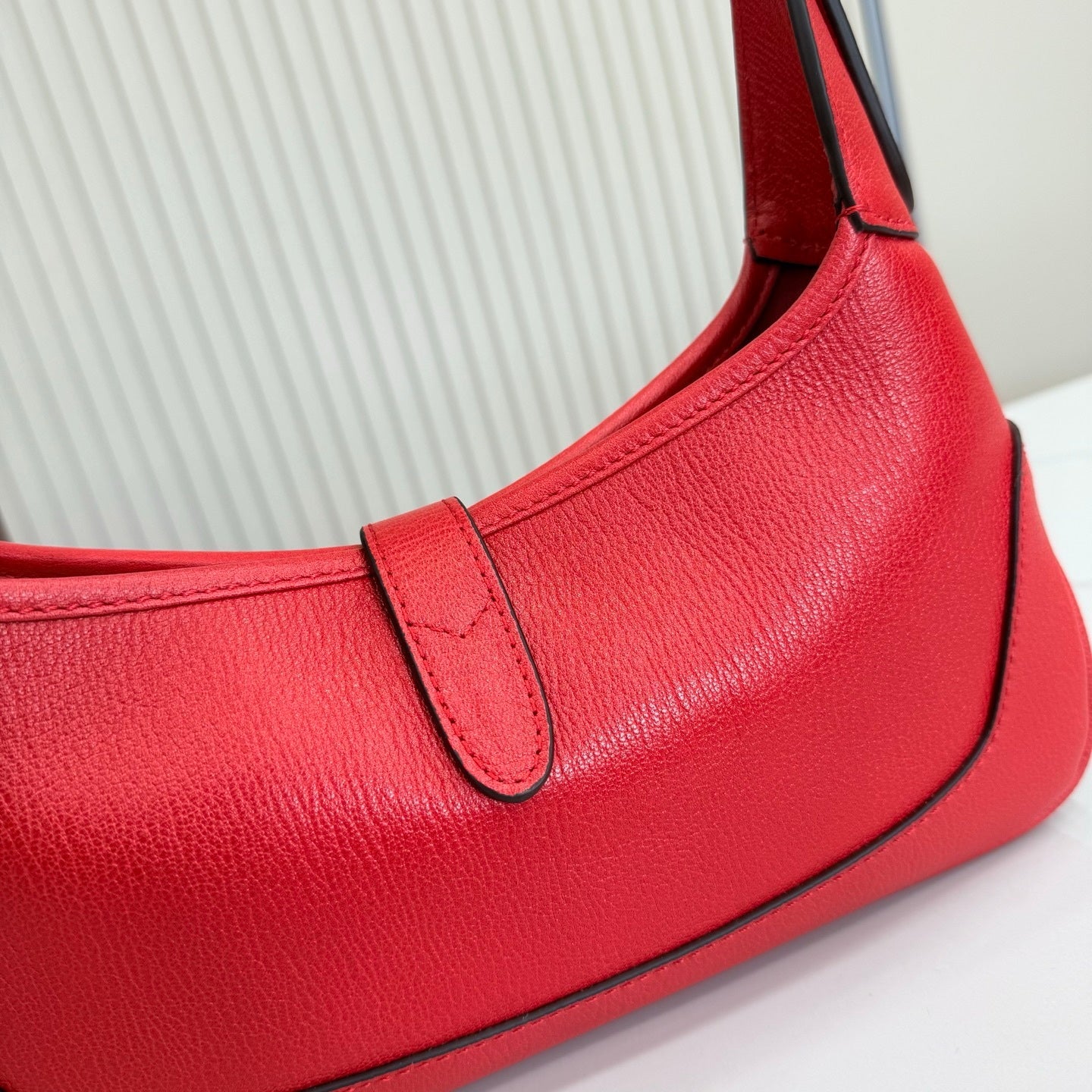 Gucci 863137 Jackie Slim Medium Shoulder Bag Red
