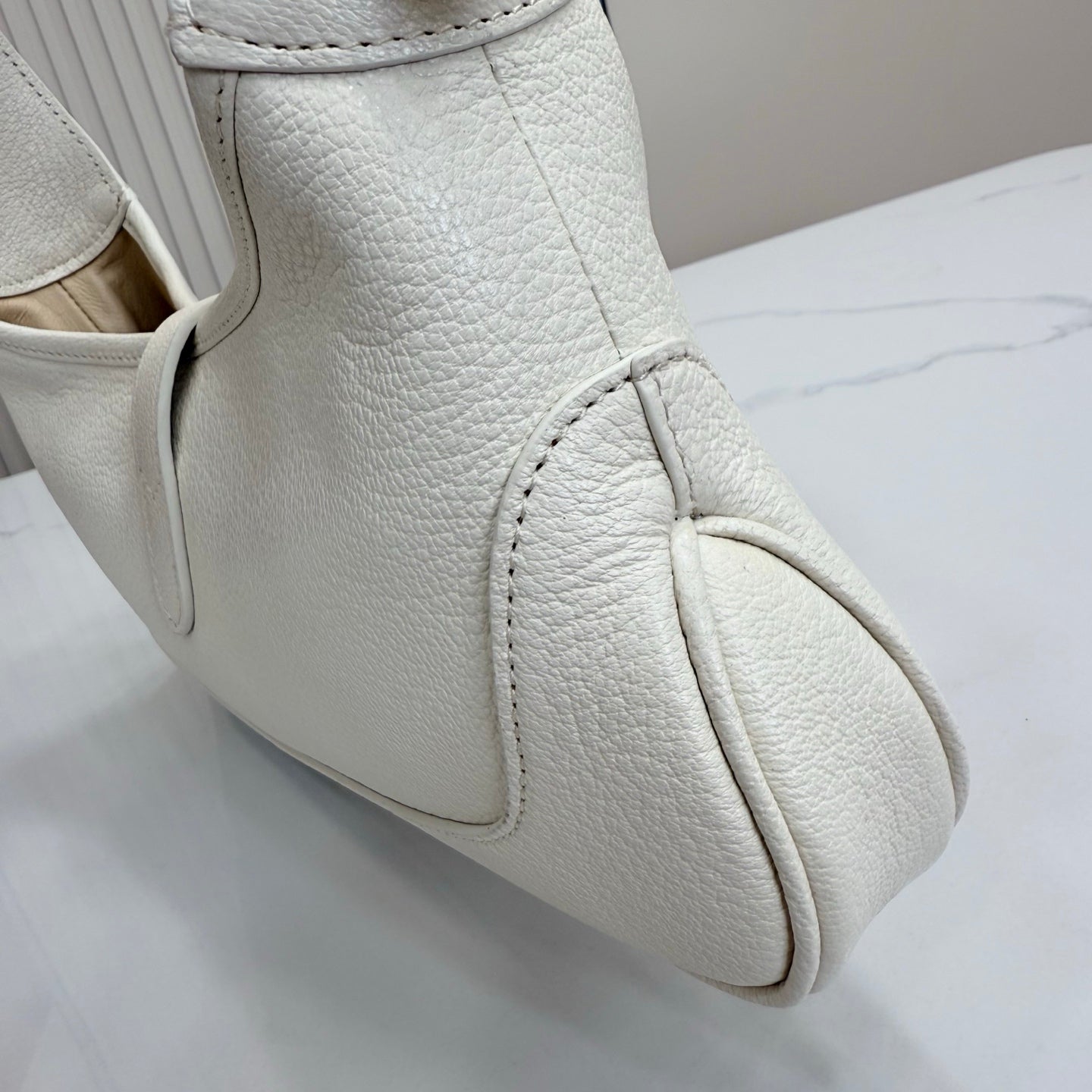 Gucci 863137 Jackie Slim Medium Shoulder Bag White