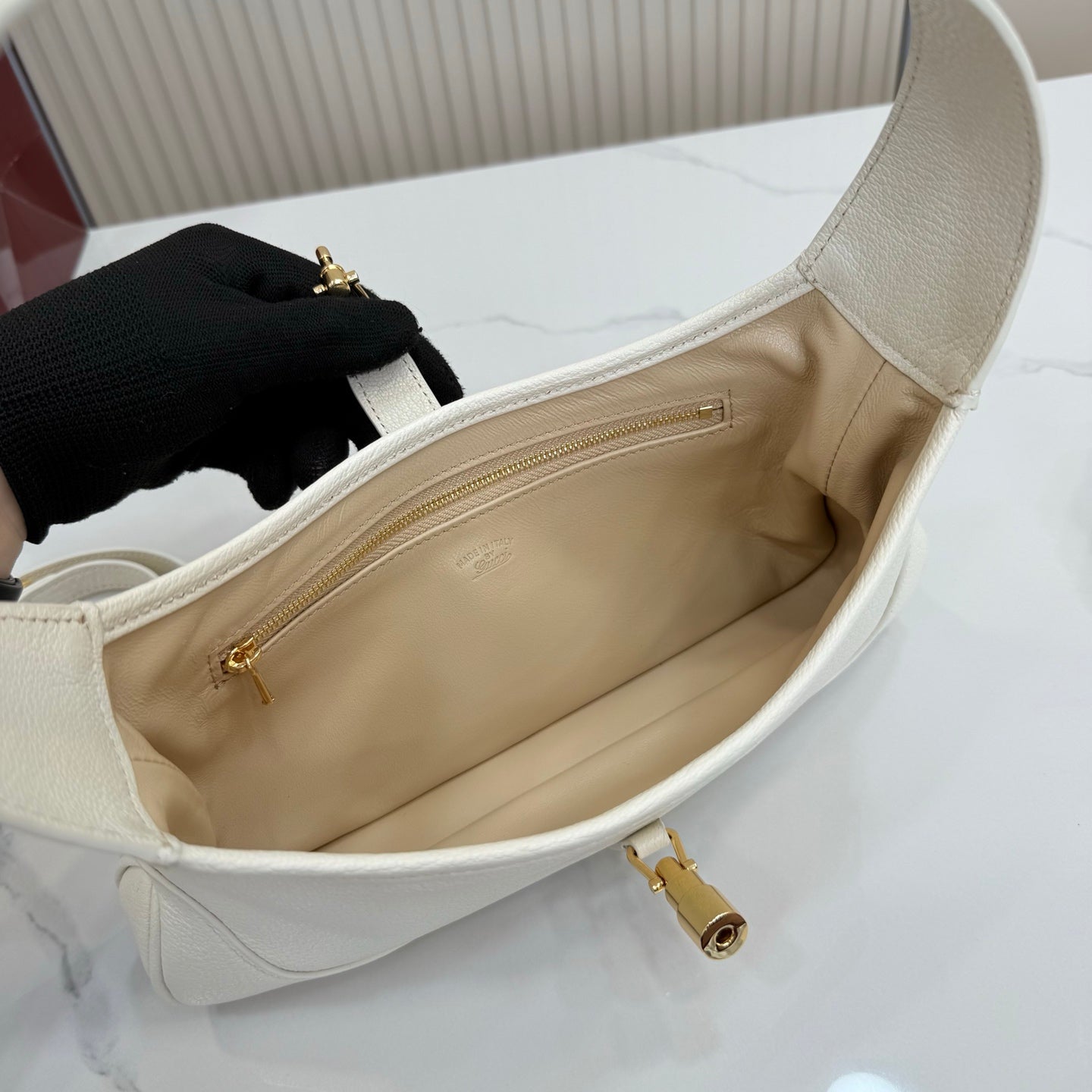 Gucci 863137 Jackie Slim Medium Shoulder Bag White