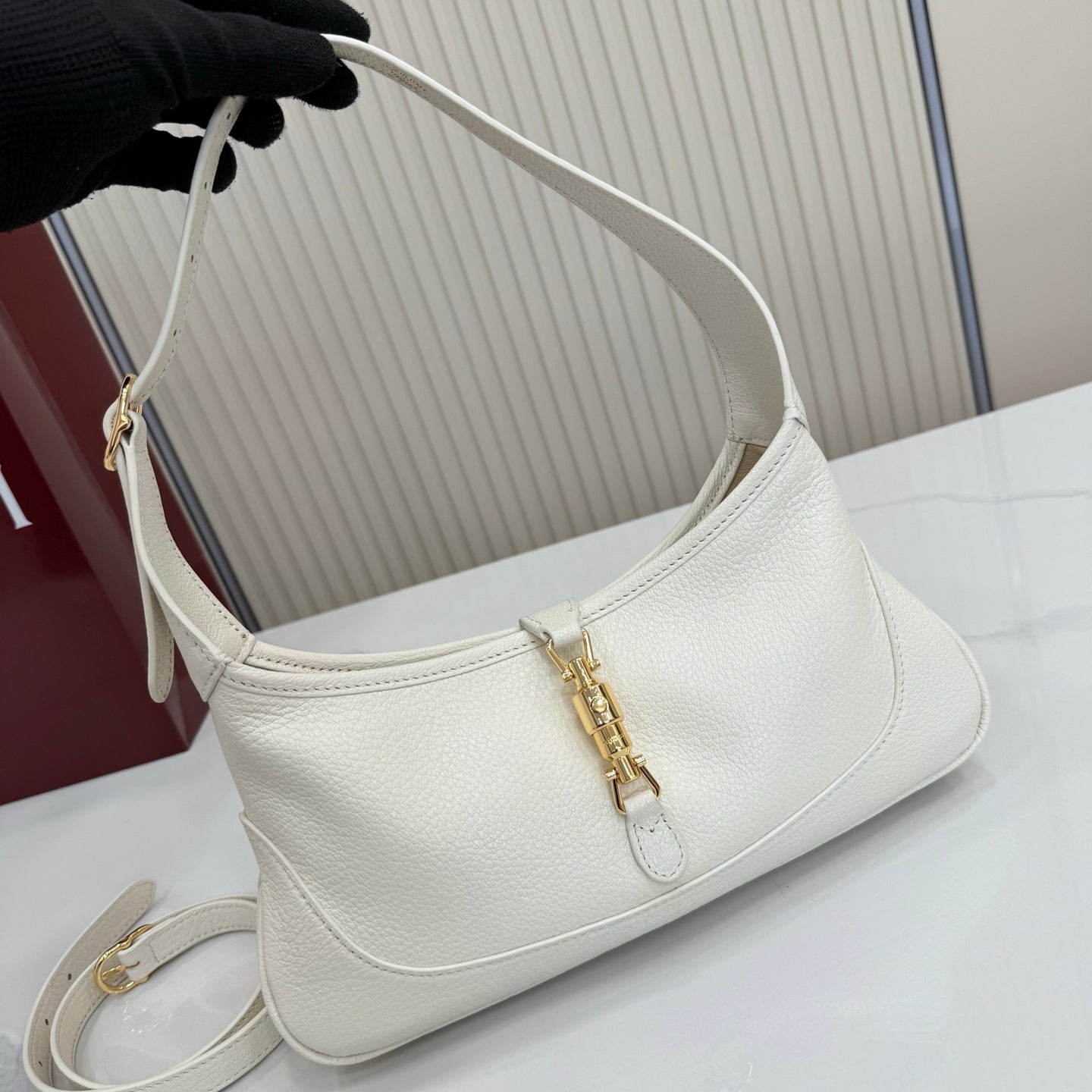 Gucci 863137 Jackie Slim Medium Shoulder Bag White