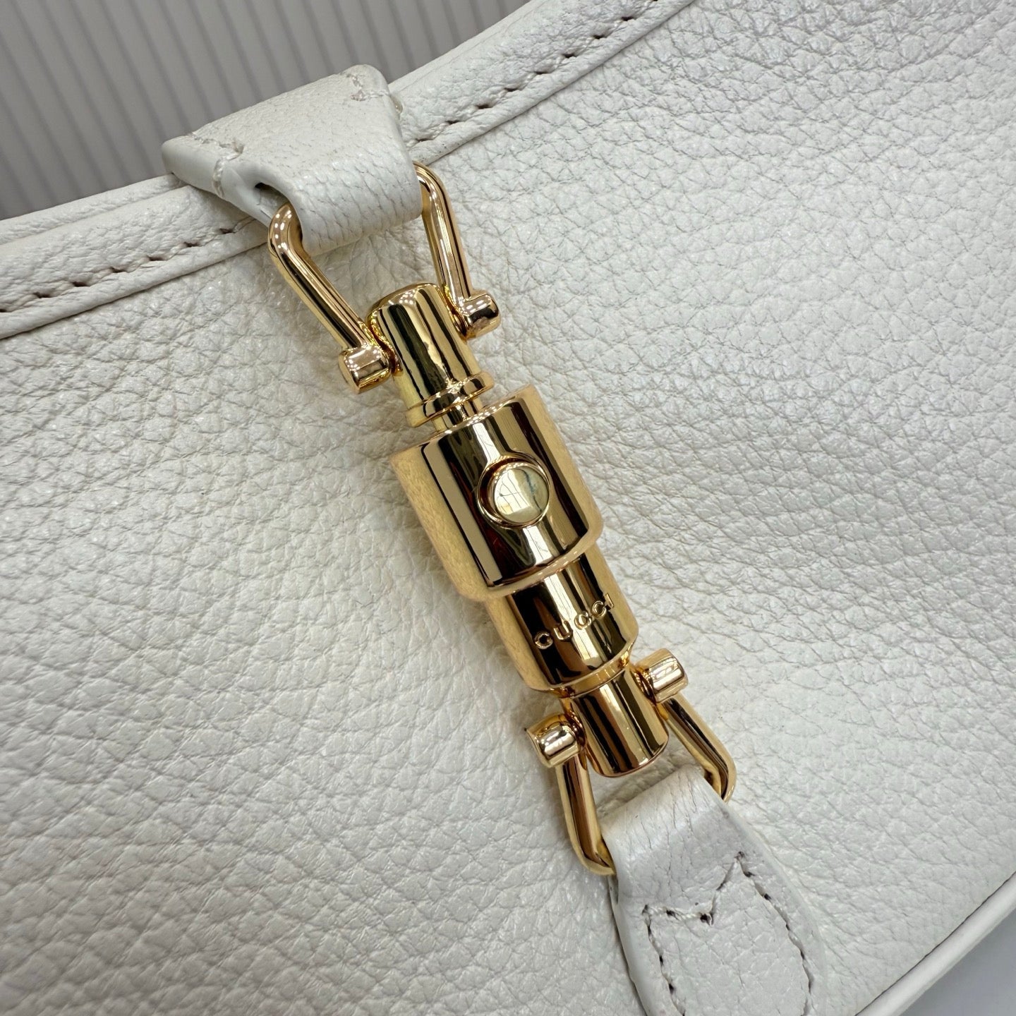 Gucci 863137 Jackie Slim Medium Shoulder Bag White