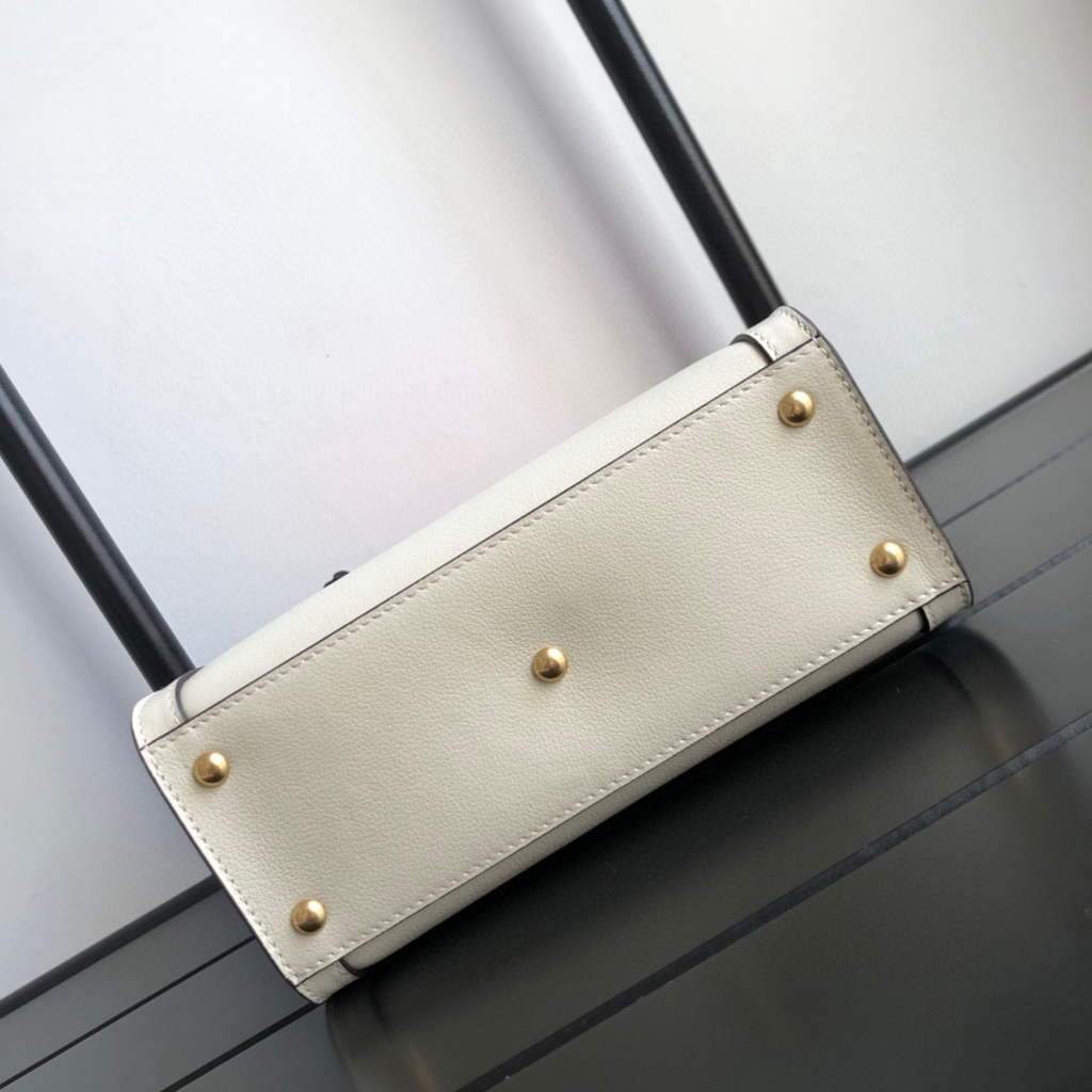 Gucci Diana Mini tote bag top handle bag Gucci a€?55661 White