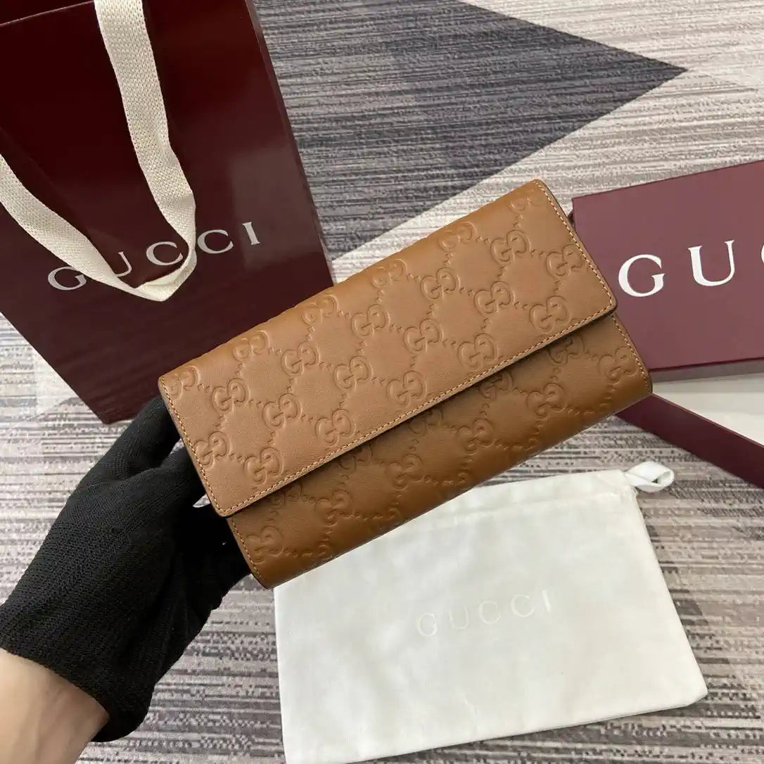 Gucci GG Emblem continental wallet 847210 Brown