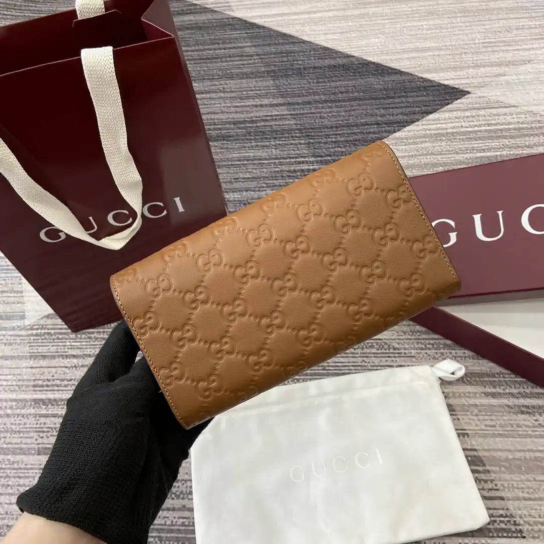 Gucci GG Emblem continental wallet 847210 Brown