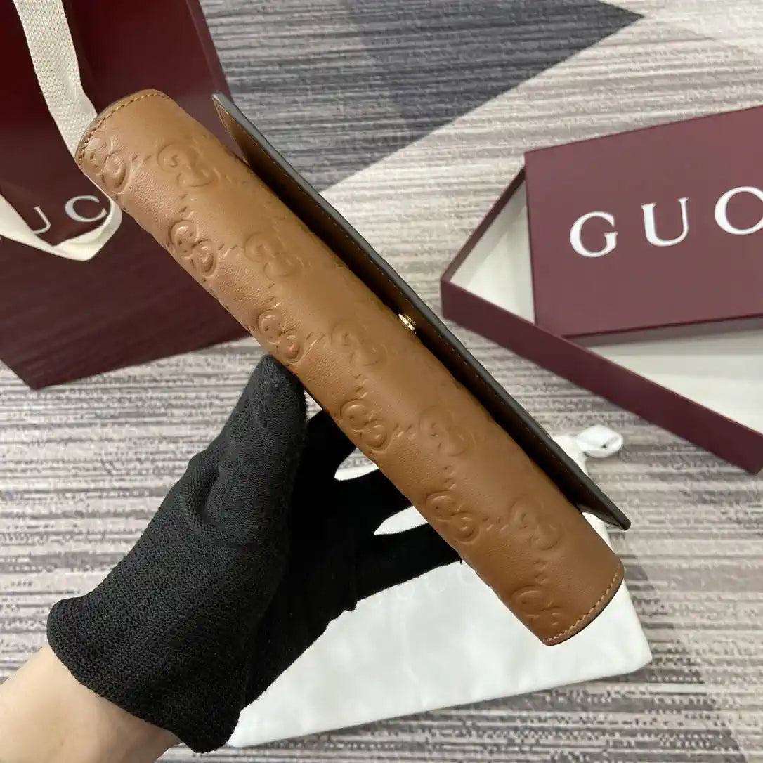 Gucci GG Emblem continental wallet 847210 Brown