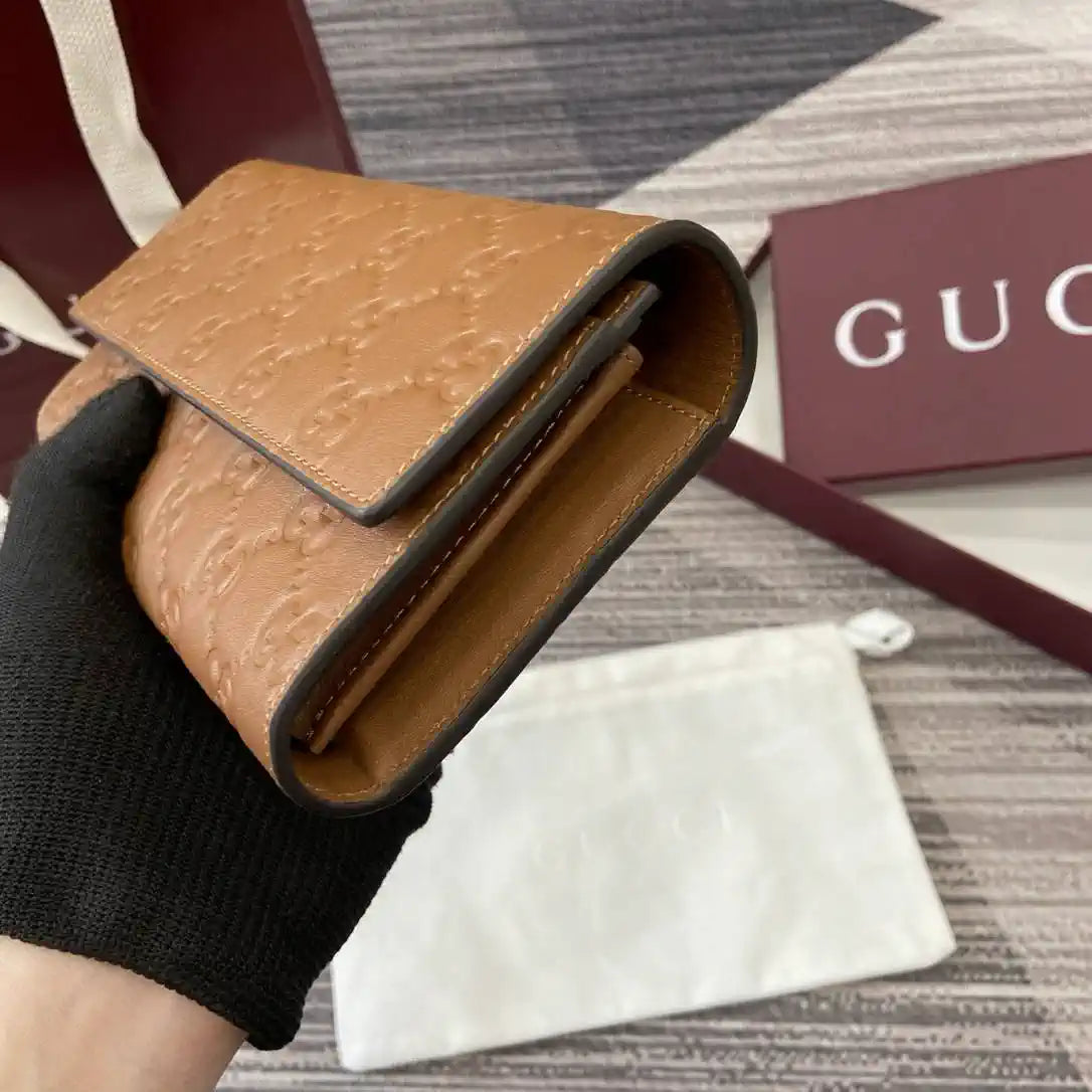 Gucci GG Emblem continental wallet 847210 Brown