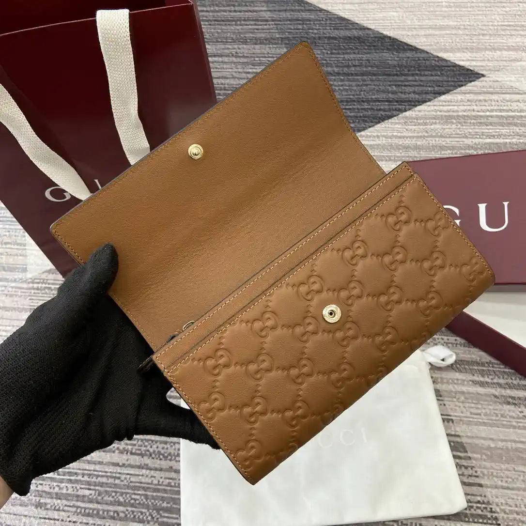 Gucci GG Emblem continental wallet 847210 Brown