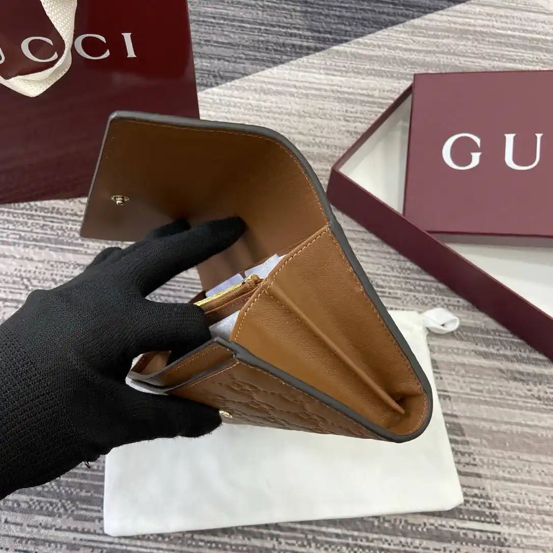 Gucci GG Emblem continental wallet 847210 Brown