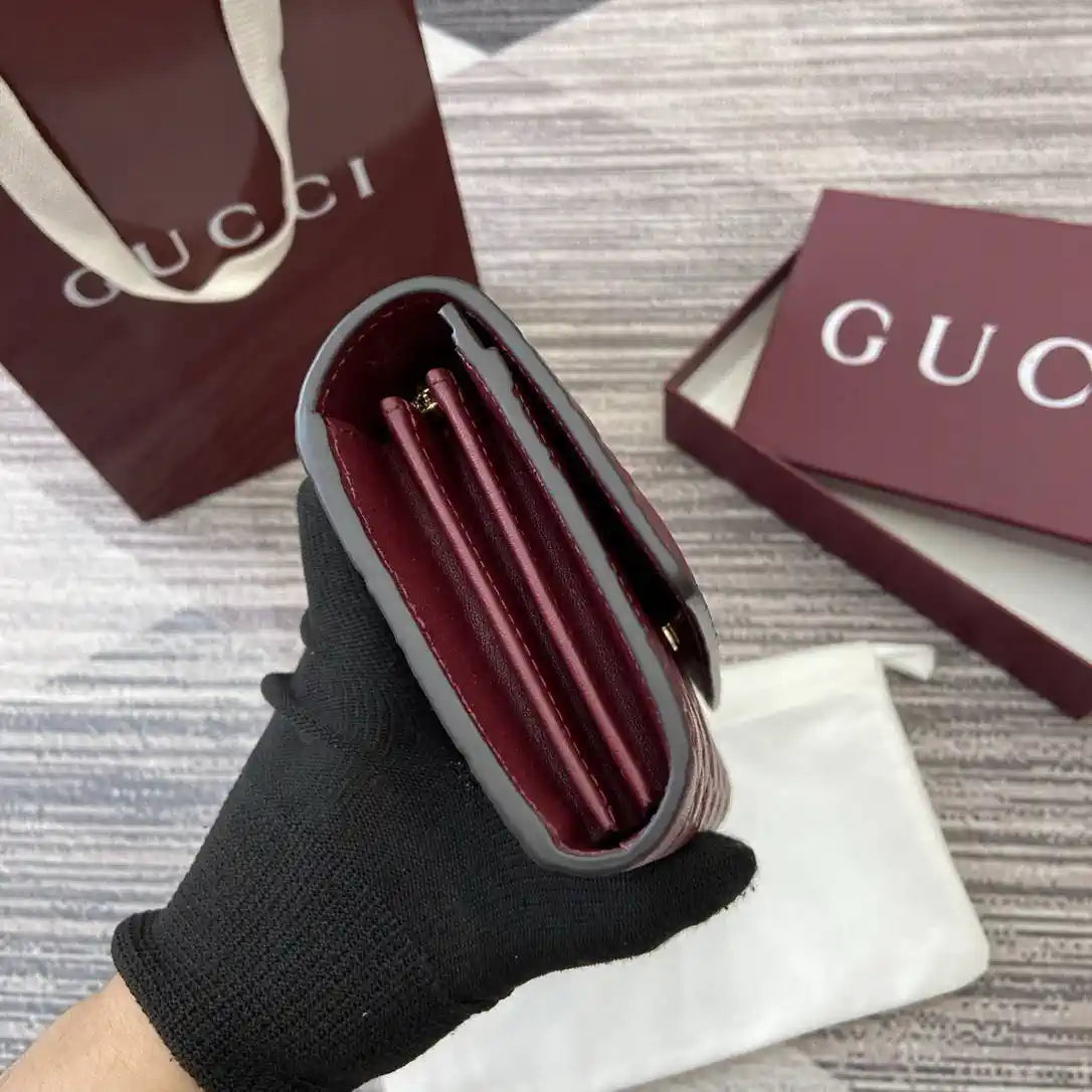 Gucci GG Emblem continental wallet 847210 Wine Red