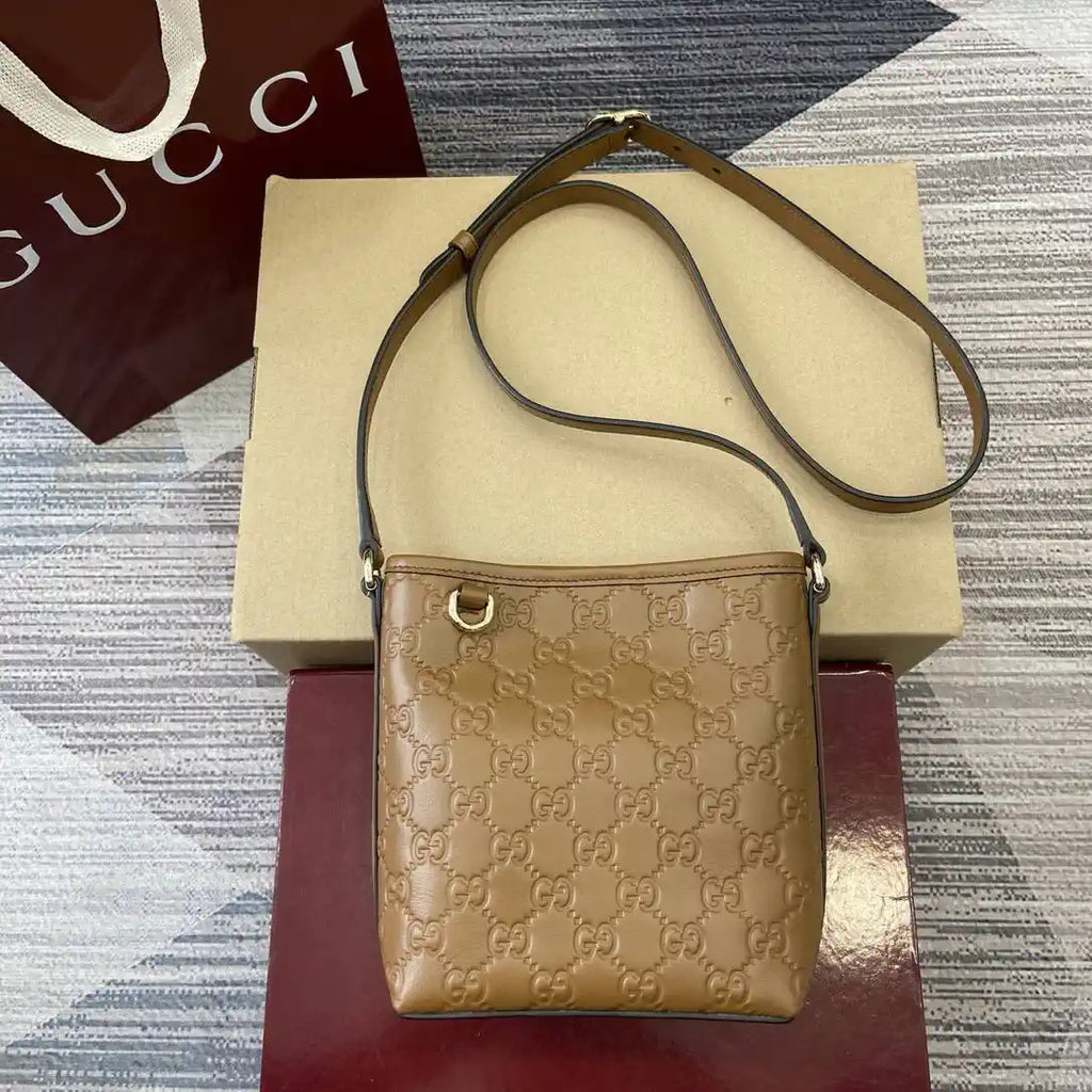 Gucci GG Emblem nano bucket bag 847090 Brown