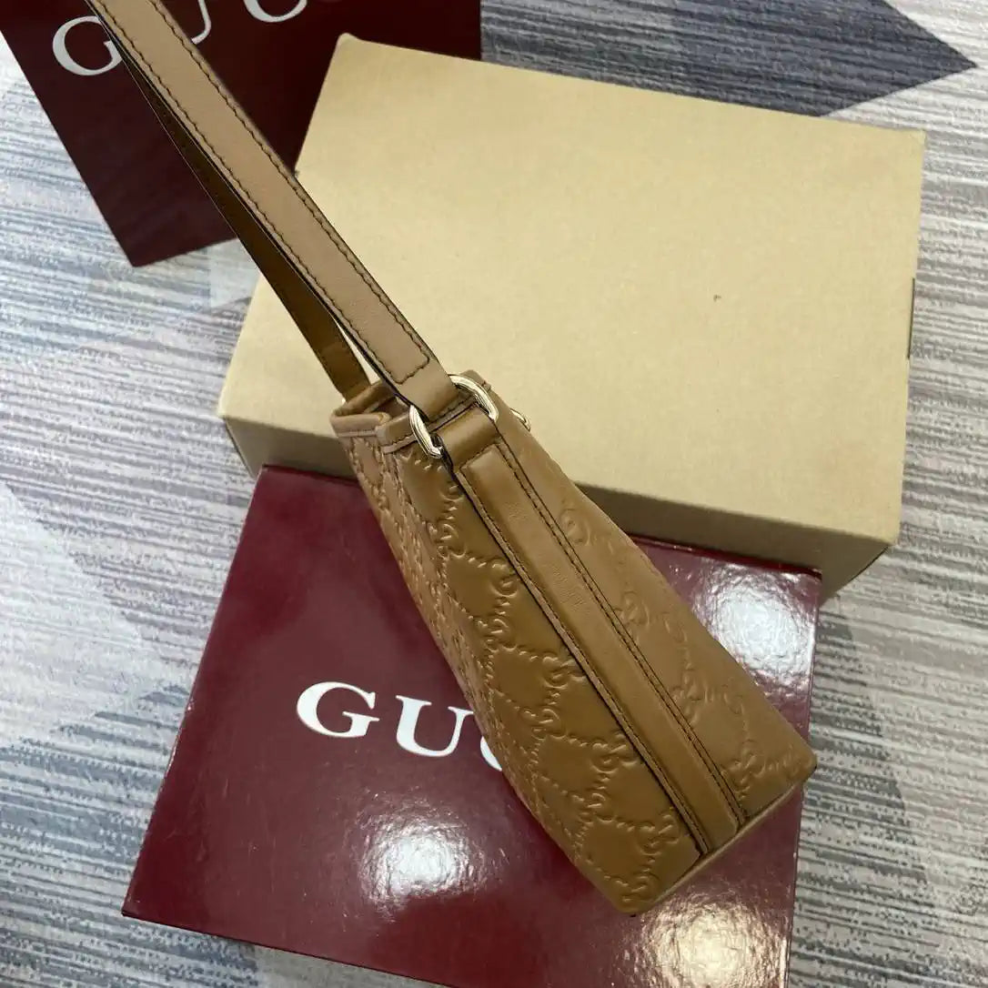 Gucci GG Emblem nano bucket bag 847090 Brown