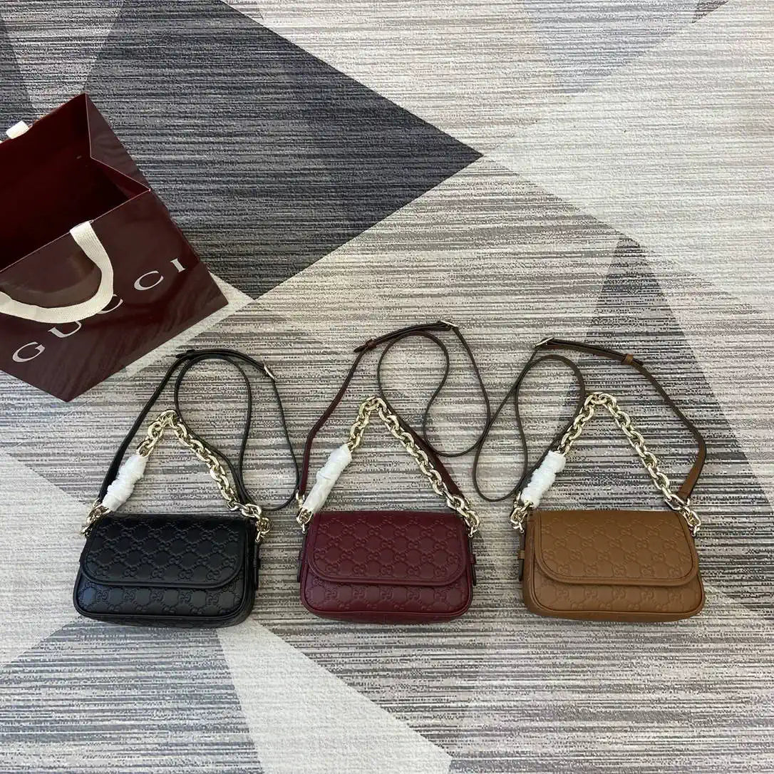 Gucci GG Emblem small shoulder bag 847448 Brown