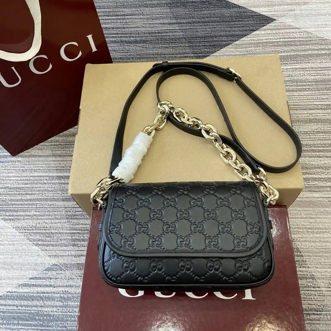 Gucci GG Emblem small shoulder bag 847448 Black