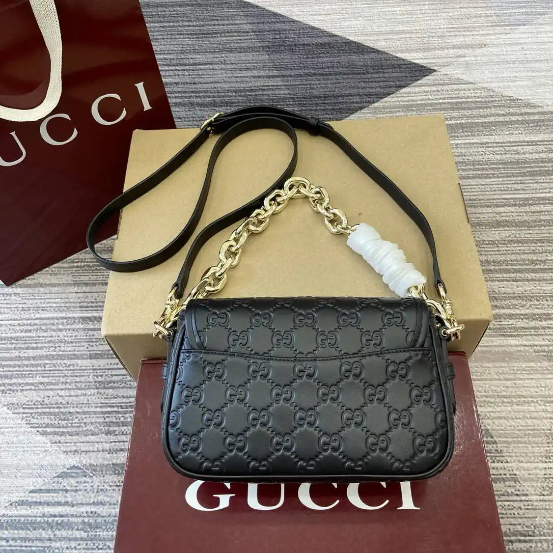 Gucci GG Emblem small shoulder bag 847448 Black