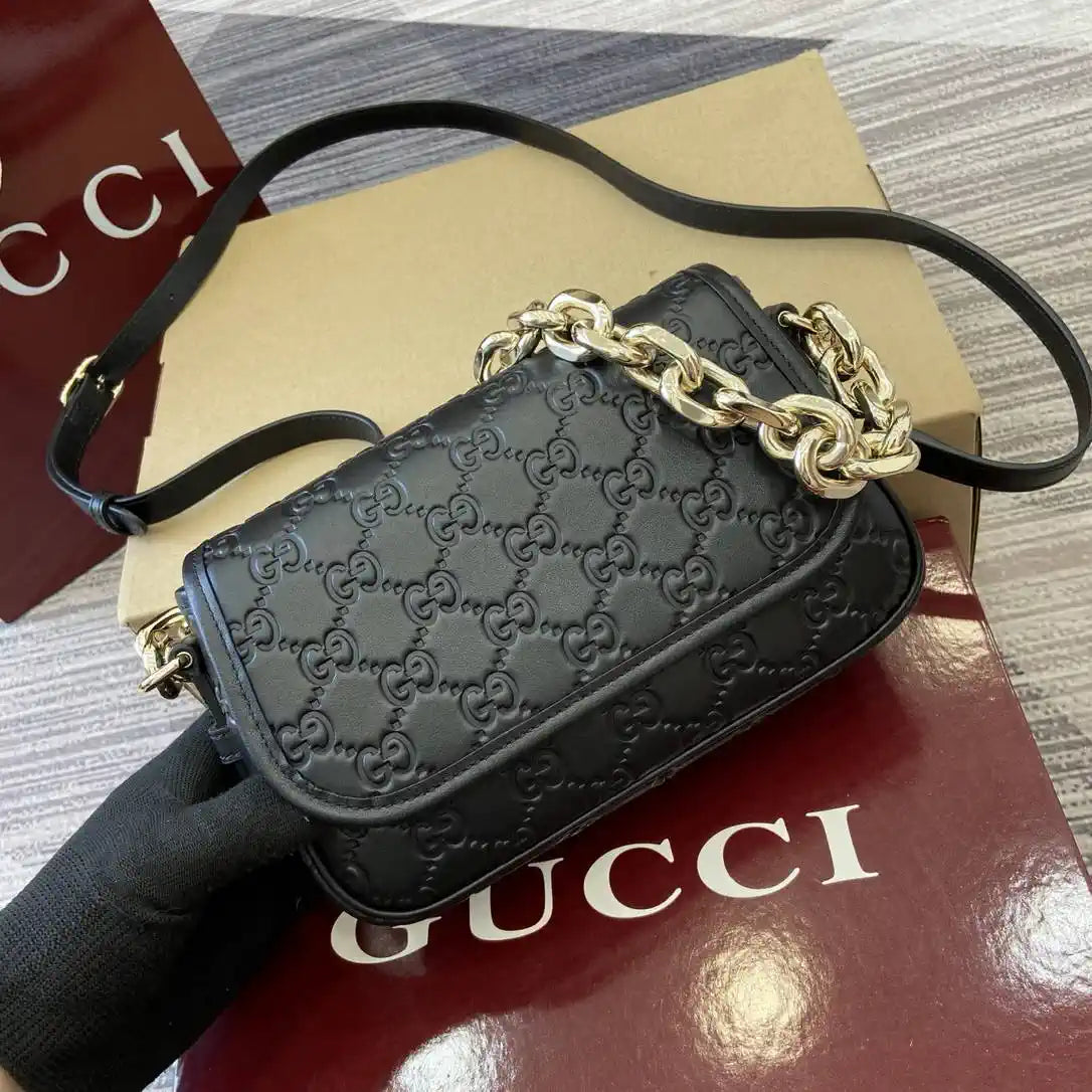 Gucci GG Emblem small shoulder bag 847448 Black