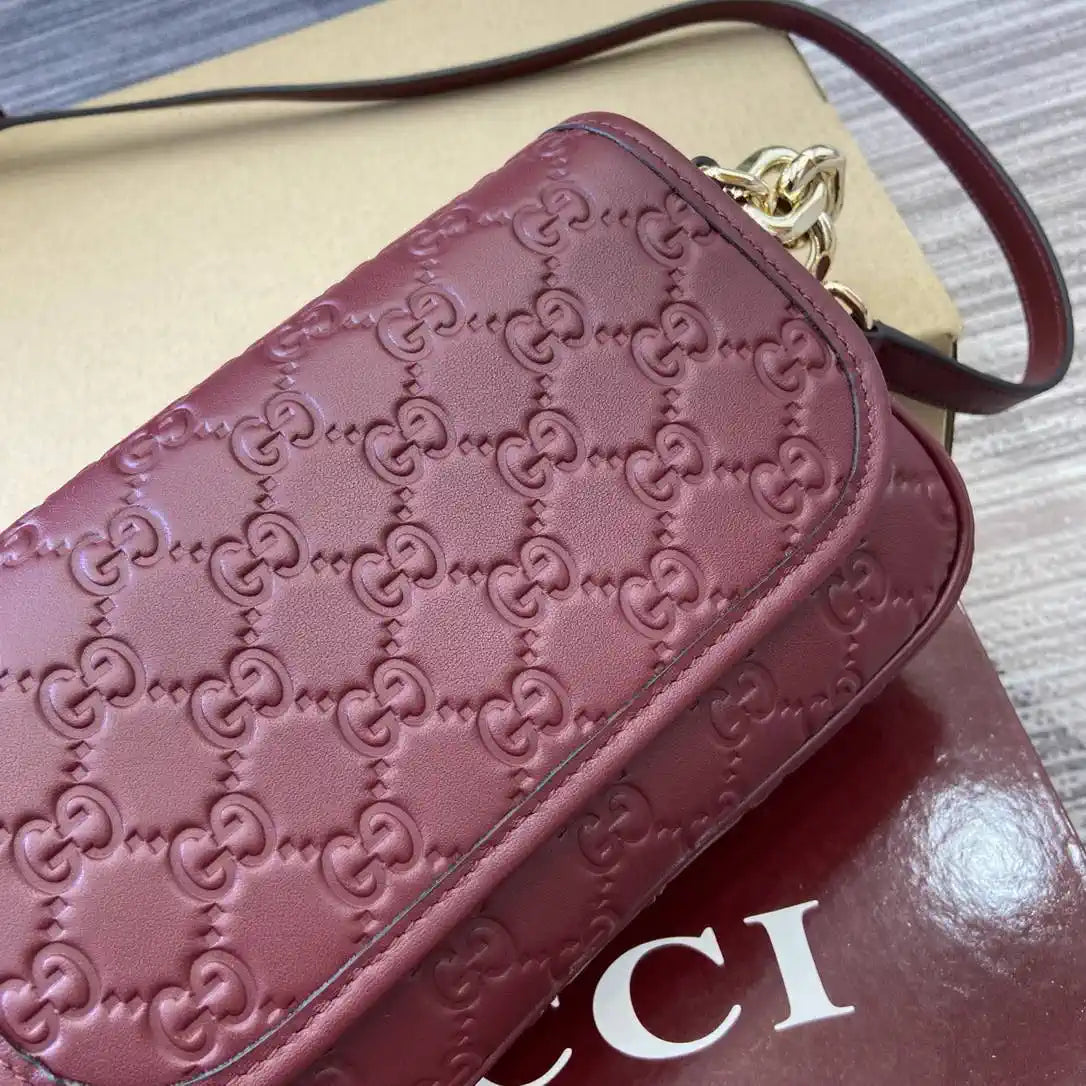 Gucci GG Emblem small shoulder bag 847448 Red