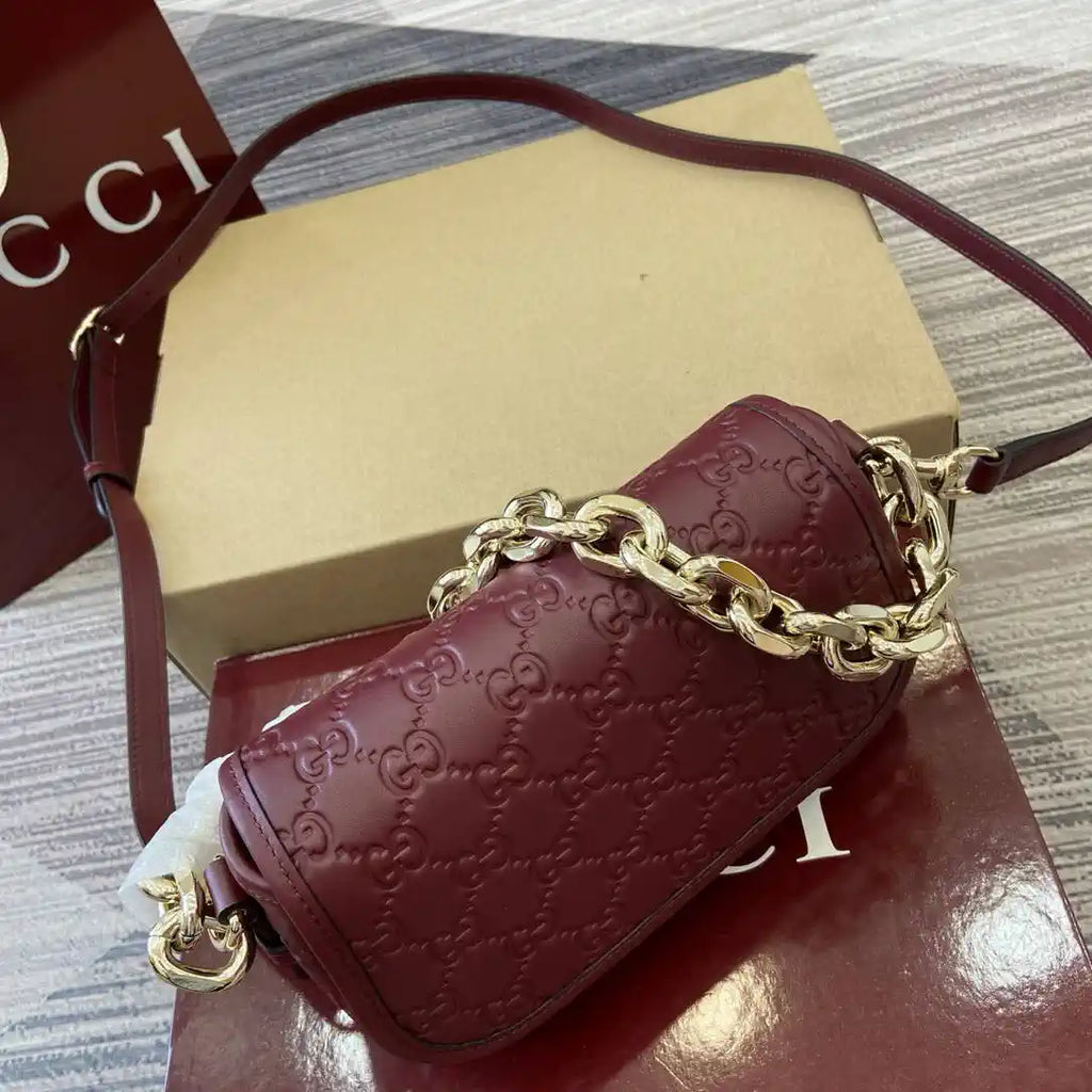 Gucci GG Emblem small shoulder bag 847448 Red