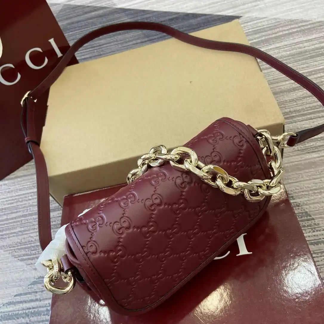 Gucci GG Emblem small shoulder bag 847448 Red