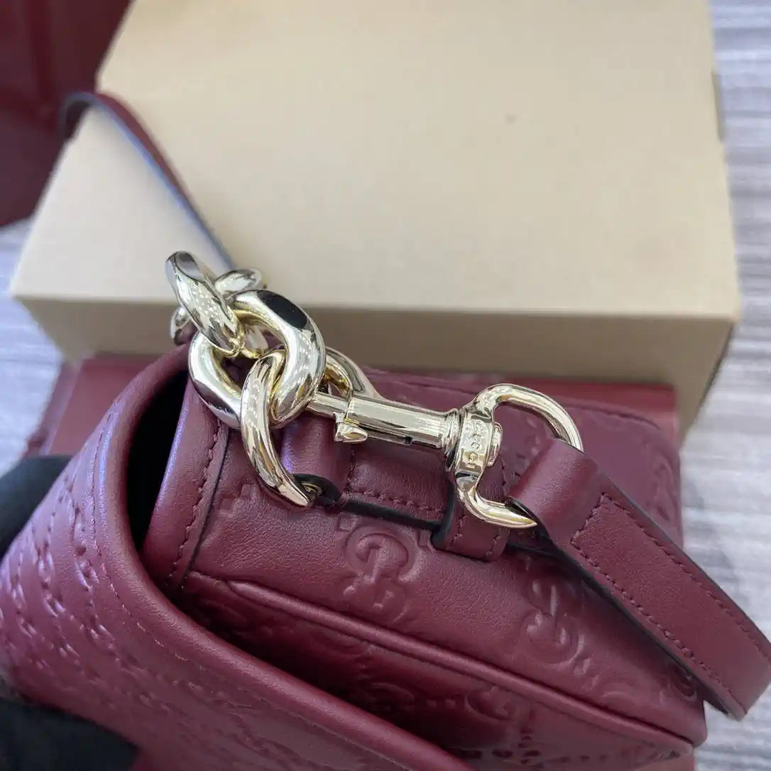 Gucci GG Emblem small shoulder bag 847448 Red