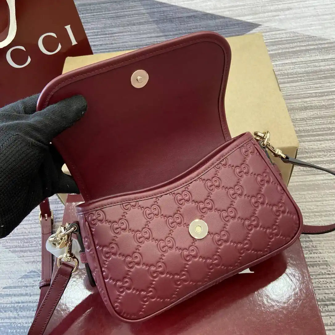Gucci GG Emblem small shoulder bag 847448 Red