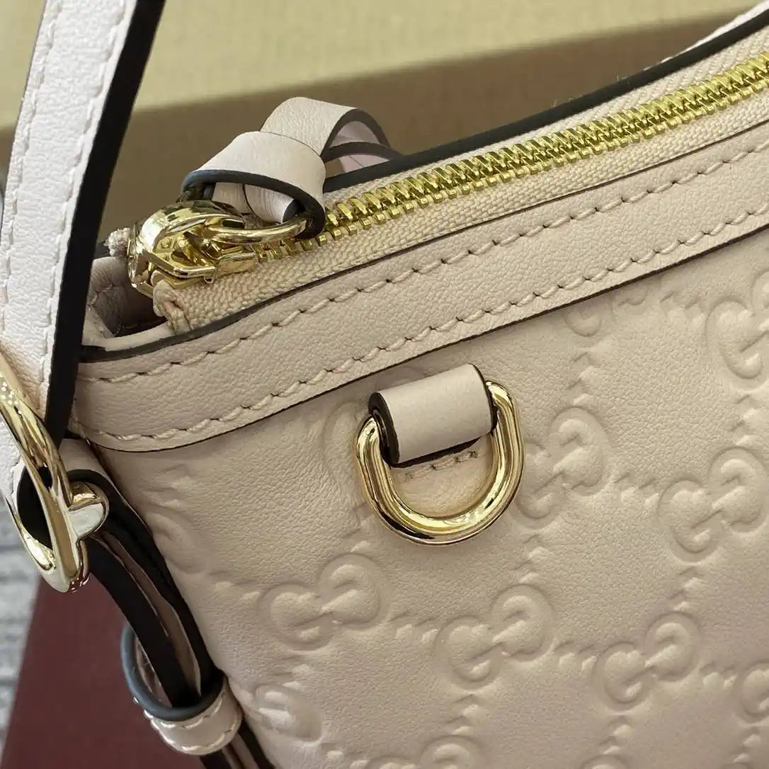 Gucci GG Emblem small shoulder bag 847450 Beige