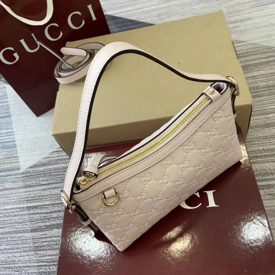 Gucci GG Emblem small shoulder bag 847450 Beige